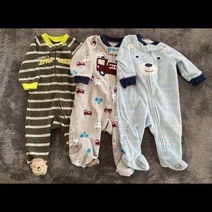⏰✨3 FOR 25 DEAL✨⏰  Newborn fleece sleepers.